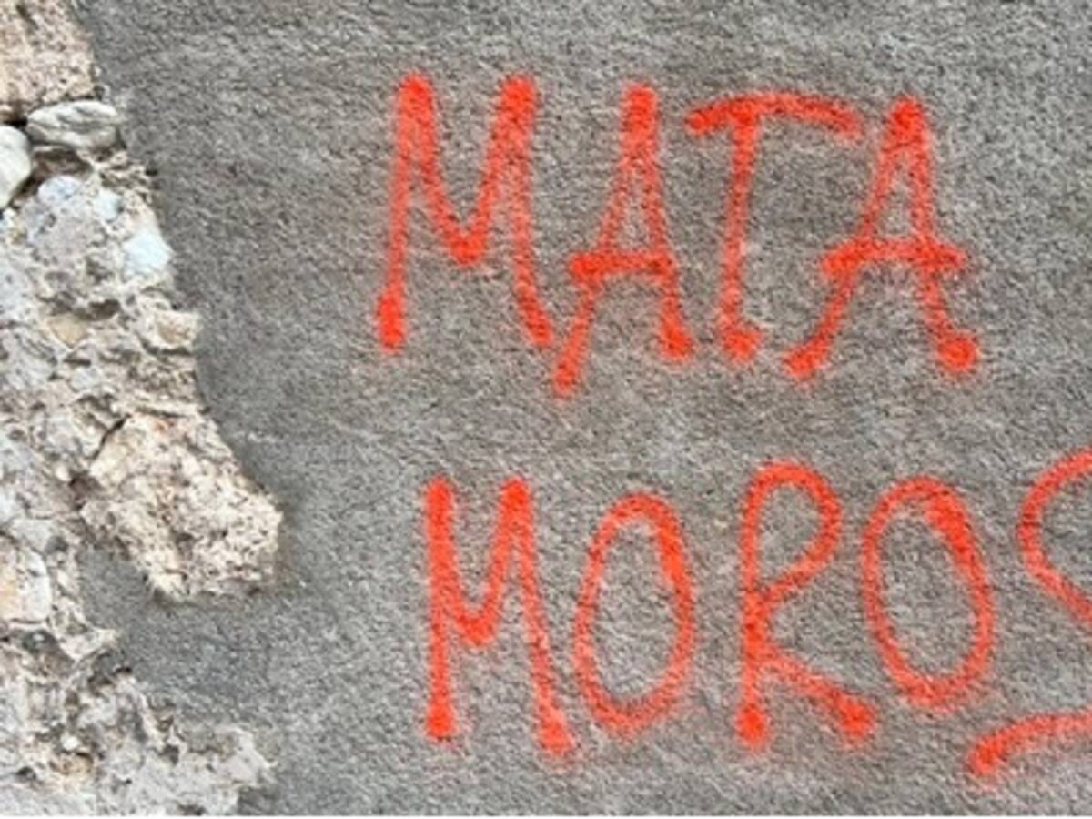 Investigan la conexión de las pintadas racistas aparecidas en Muro d'Alcoi, Agres, Alfafara y Bocairent