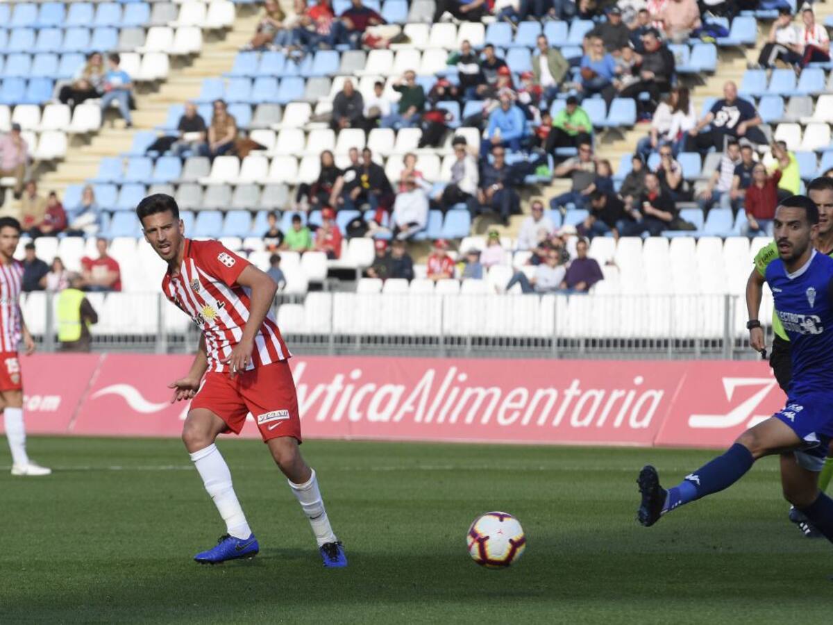 Juan Carlos Real renovará en caso de ascenso a Primera