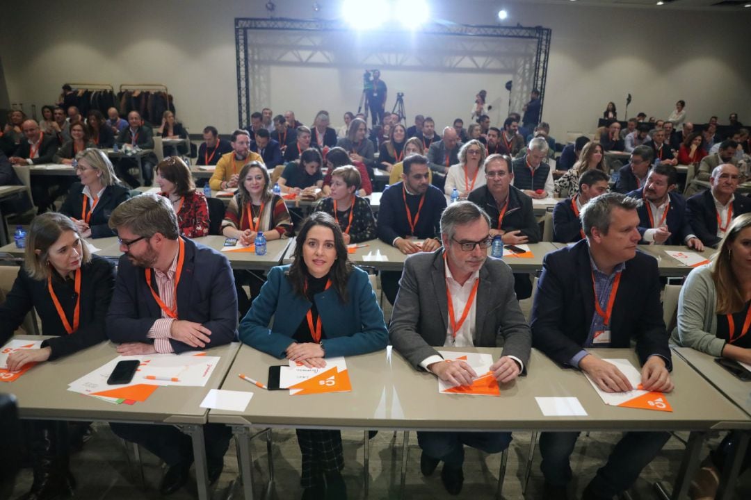 Inés Arrimadas, José Manuel Villegas y otros dirigentes de Ciudadanos en la reunión del Consejo General.