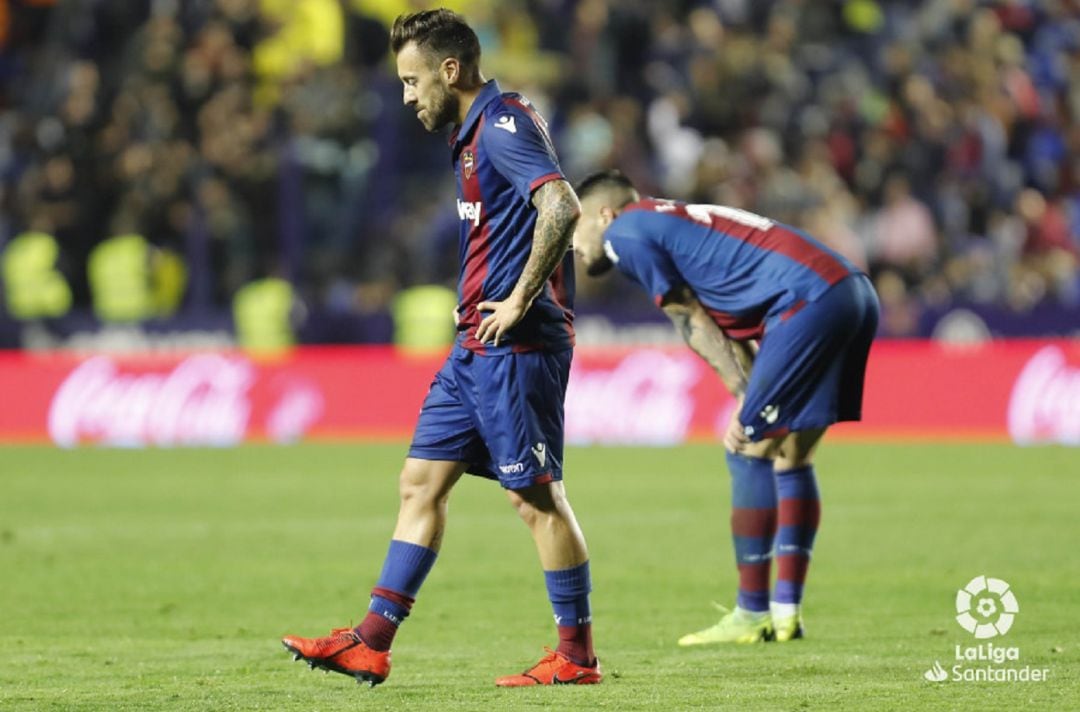 Cabaco y Luna cabizbajos tras la derrota ante el Villarrea