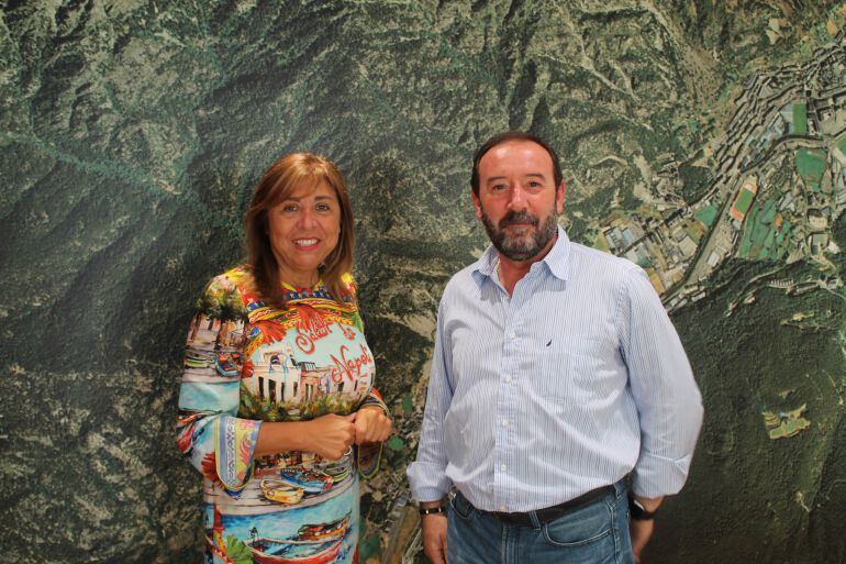 La cònsol major de la capital, Conxita Marsol, i el gerent de la Hispano Andorrana, Jordi Troguet.