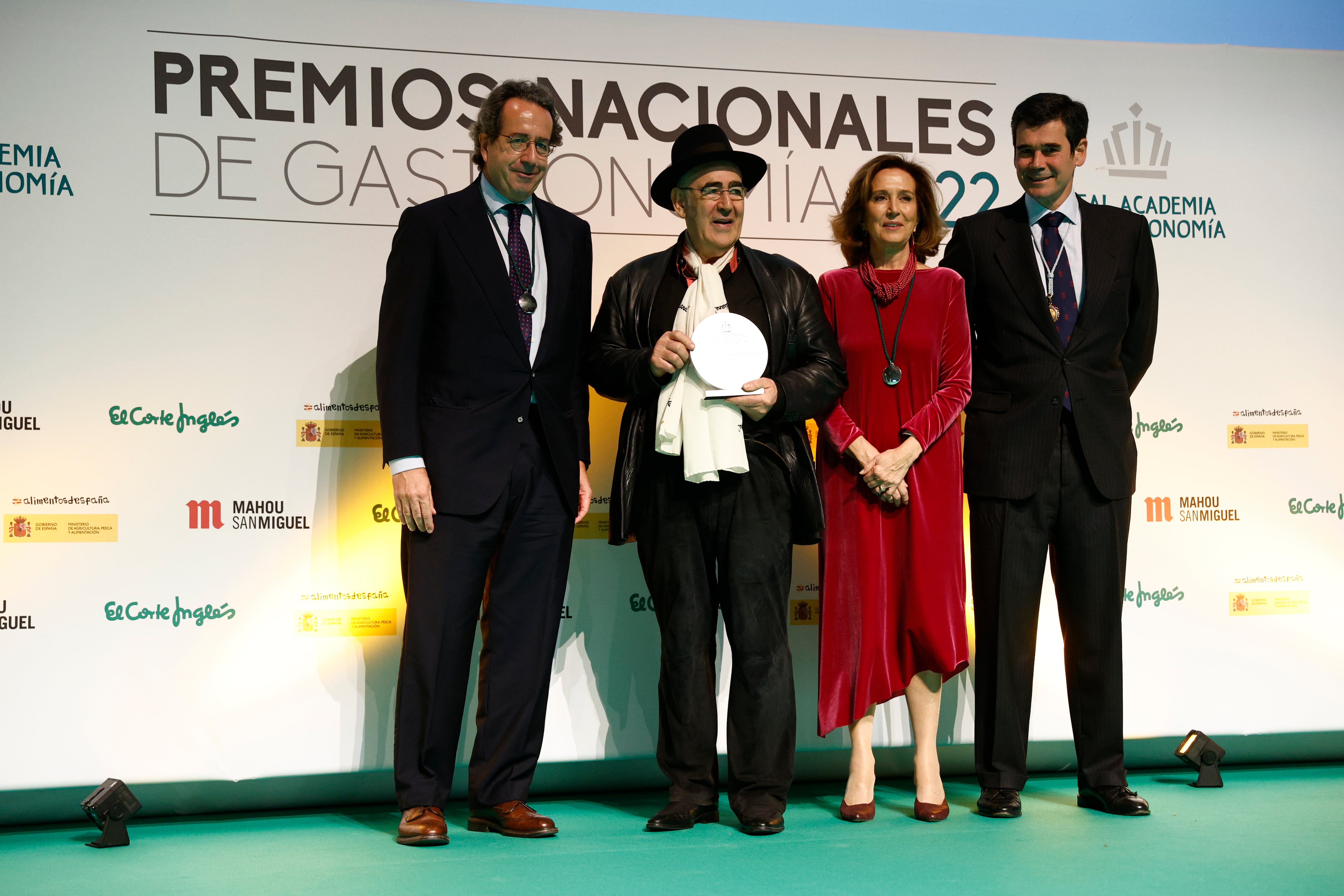 Abraham García, Premio Nacional de Gastronomía en la categoría Toda una Vida, durante el acto de entrega celebrado en el Museo Reina Sofía. EFE/Rodrigo Jiménez