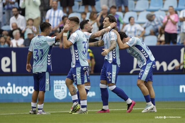 El delantero del Málaga Eneko Jauregui, triunfador del partido ante el Andorra con dos goles