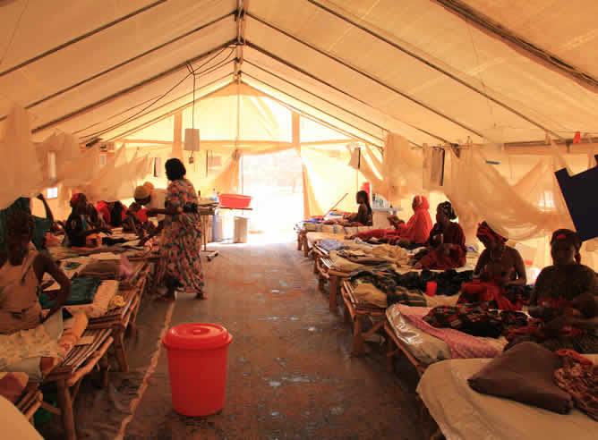 Carpas hospitalarias en zonas de África. Archivo.