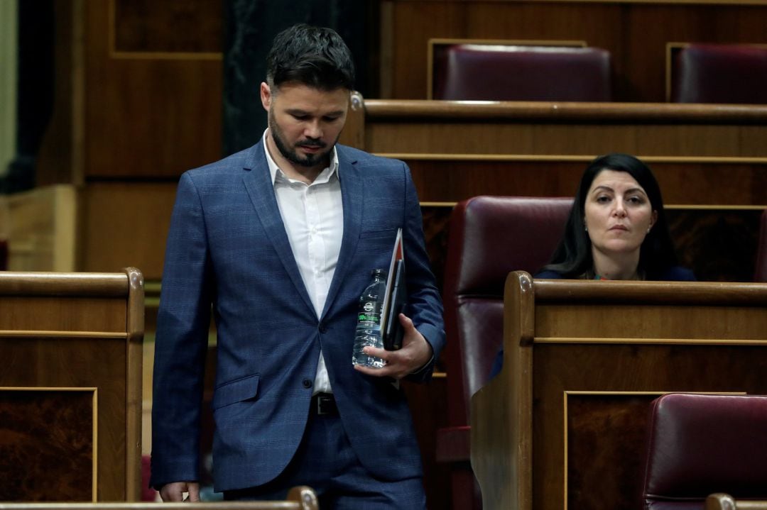 El portavoz de ERC, Gabriel Rufián, asiste al pleno del Congreso que debate este miércoles la quinta prórroga del estado de alarma.