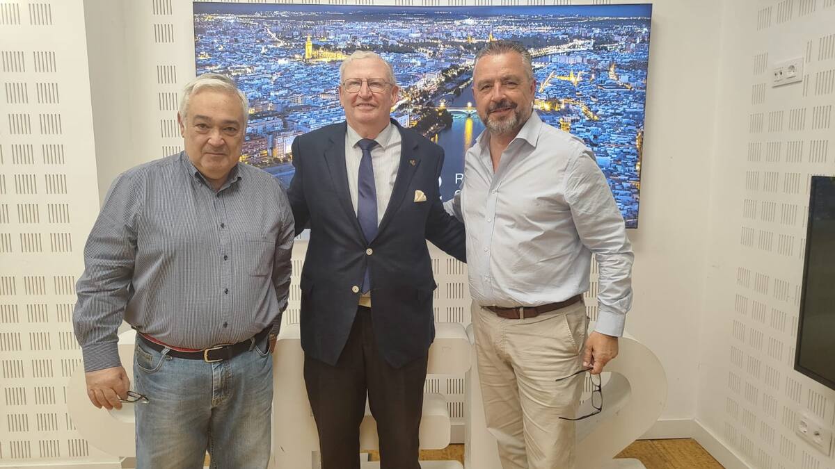 Francisco Vélez: "El número de nazarenos es excesivo, pero eso deben solucionarlo las hermandades de manera interna"