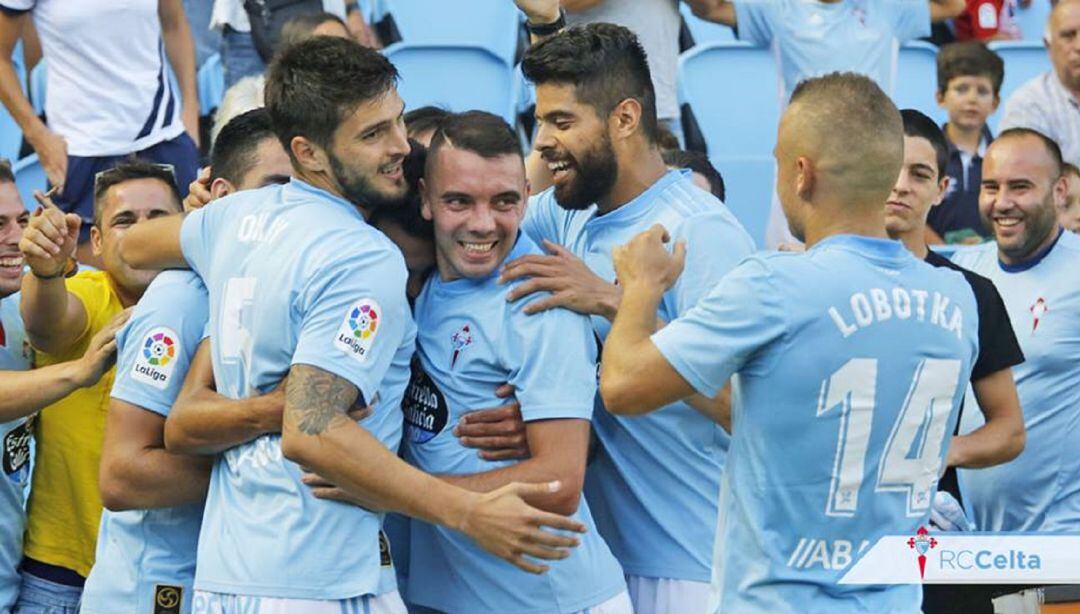 Iago Aspas celebra un gol en Balaídos con sus compañeros