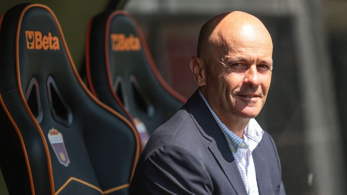 Javi Cabello, presentado como nuevo entrenador del Eldense