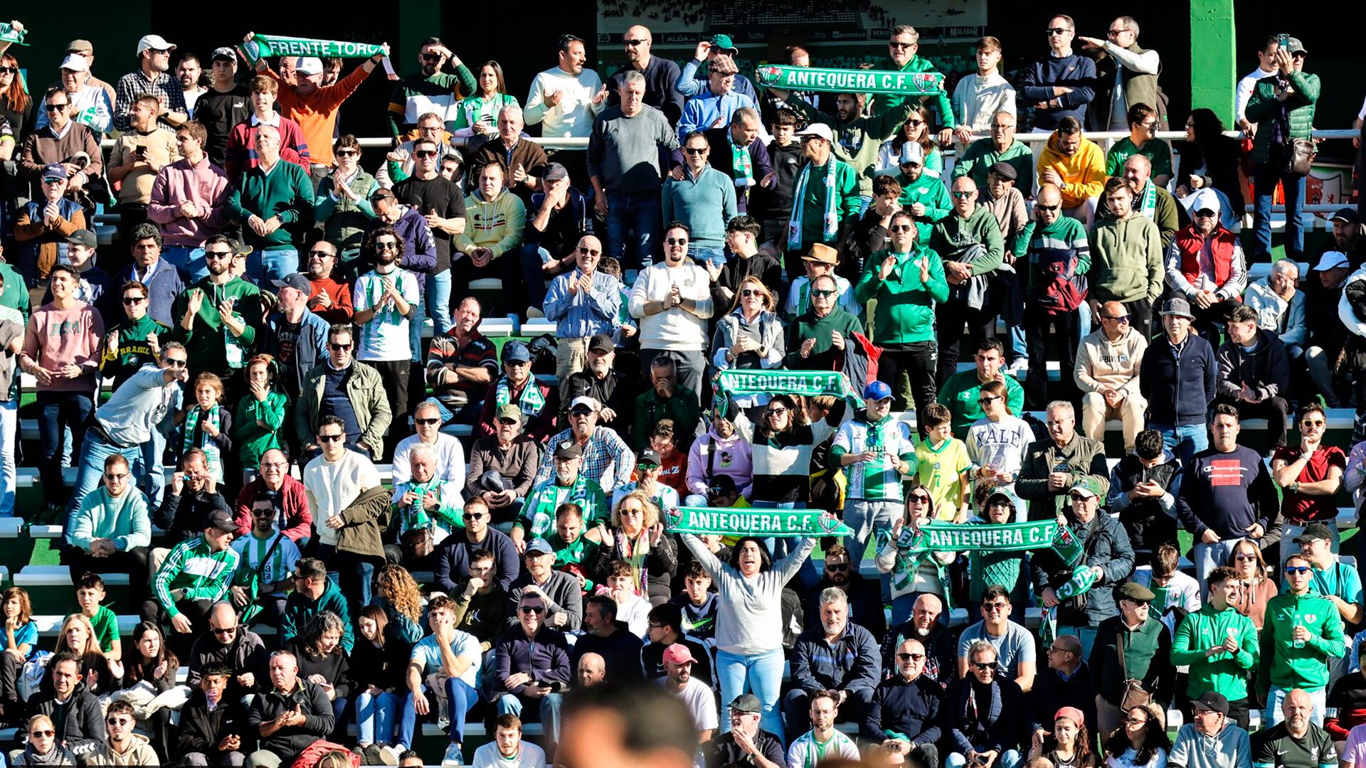 La afición del Antequera CF en El Maulí