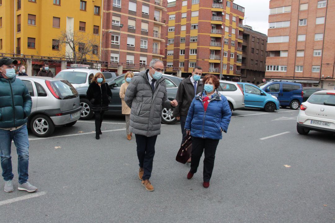 Alcalde de Ponferrada, Olegario Ramón y directora de Infraestructuras Sanitarias de la Junta, Mª Ángeles Cisneros 