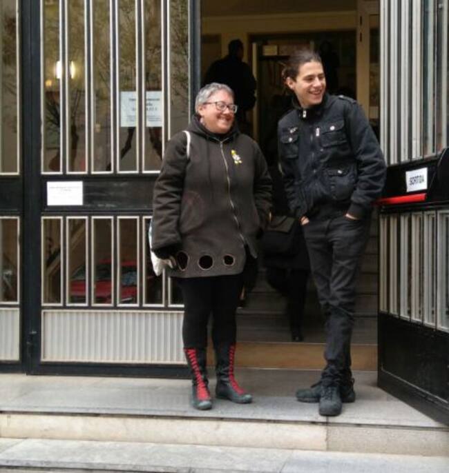 Castro Maraui i la seva mare a les portes dels jutjats.