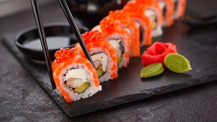 Las claves para preparar un buen sushi: El punto del arroz y el corte del pescado