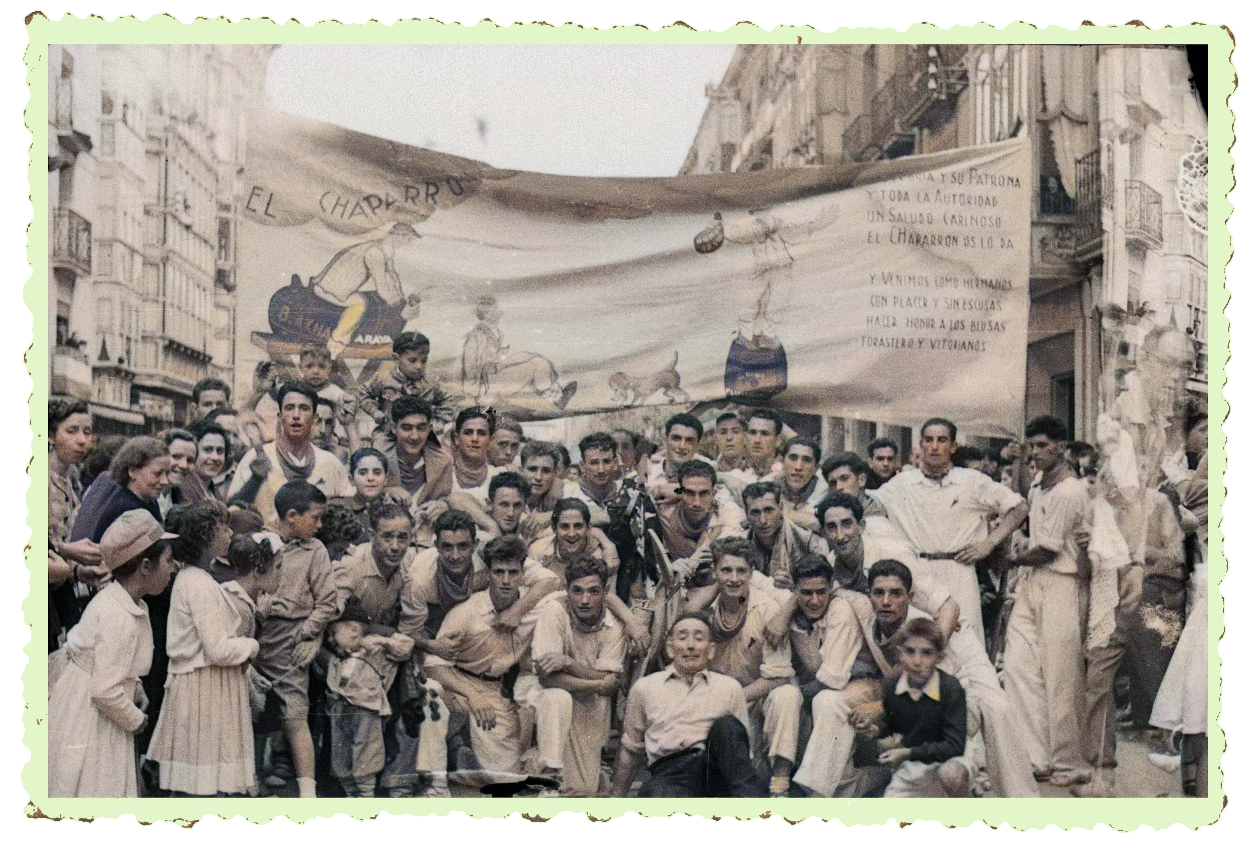 Cuadrilla “El Chaparrón” de Araia, participante en el primer Día del Blusa / Archivo de Álava