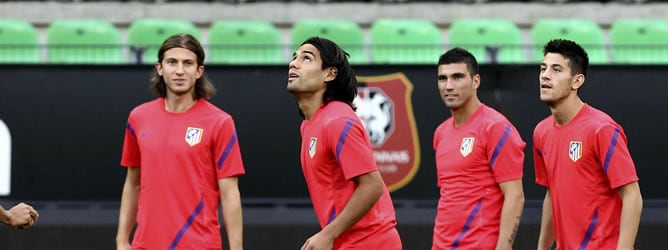 Filipe Luis, Falcao, José Antonio Reyes y Pizzi, durante un entrenamiento