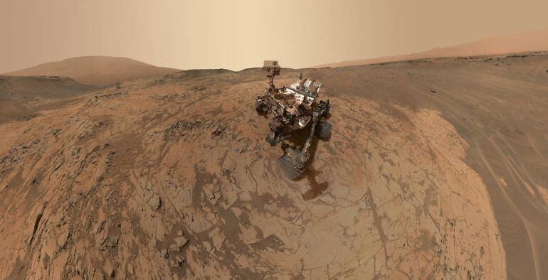 El vehículo robotizado Curiosity de la NASA está trabajando en la superficie de Marte