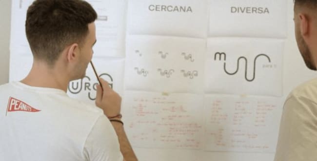 El personal de Destino Estudio trabajando en la creación de la marca "Murcia, para ti"