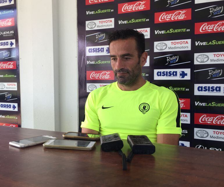 El capitán del Hércules, Paco Peña, en la sala de prensa de las instalalaciones de Fontcalent