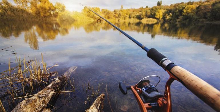 Un pescador en el río Guadiana. 