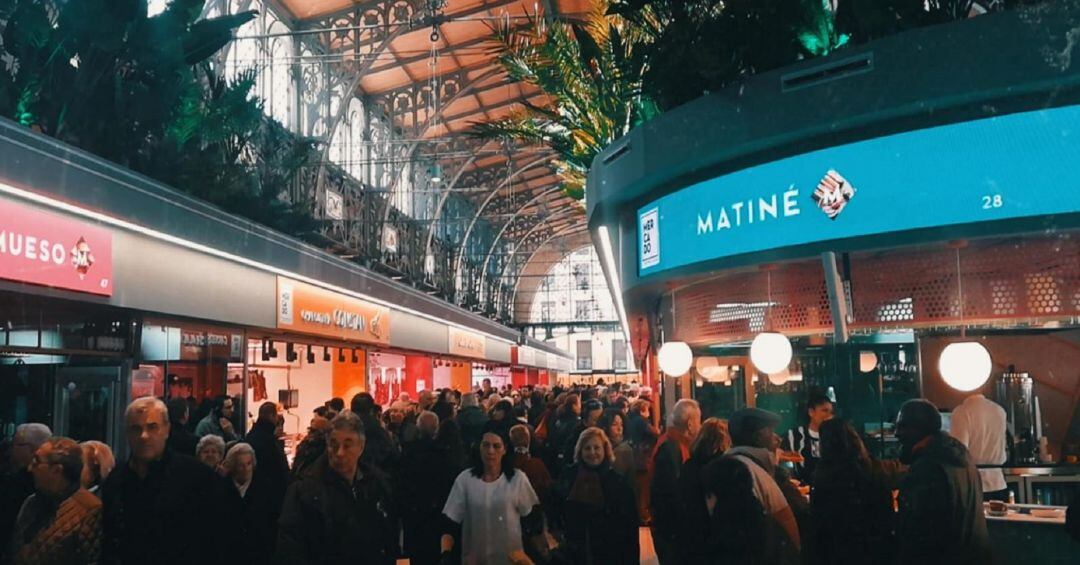 El Mercado Central renovado visto desde el nuevo espacio de bares, Rombo Zentral