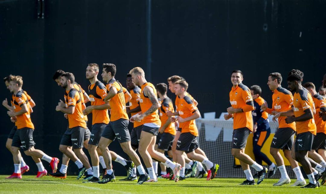 Entrenamiento del Valencia en Paterna.