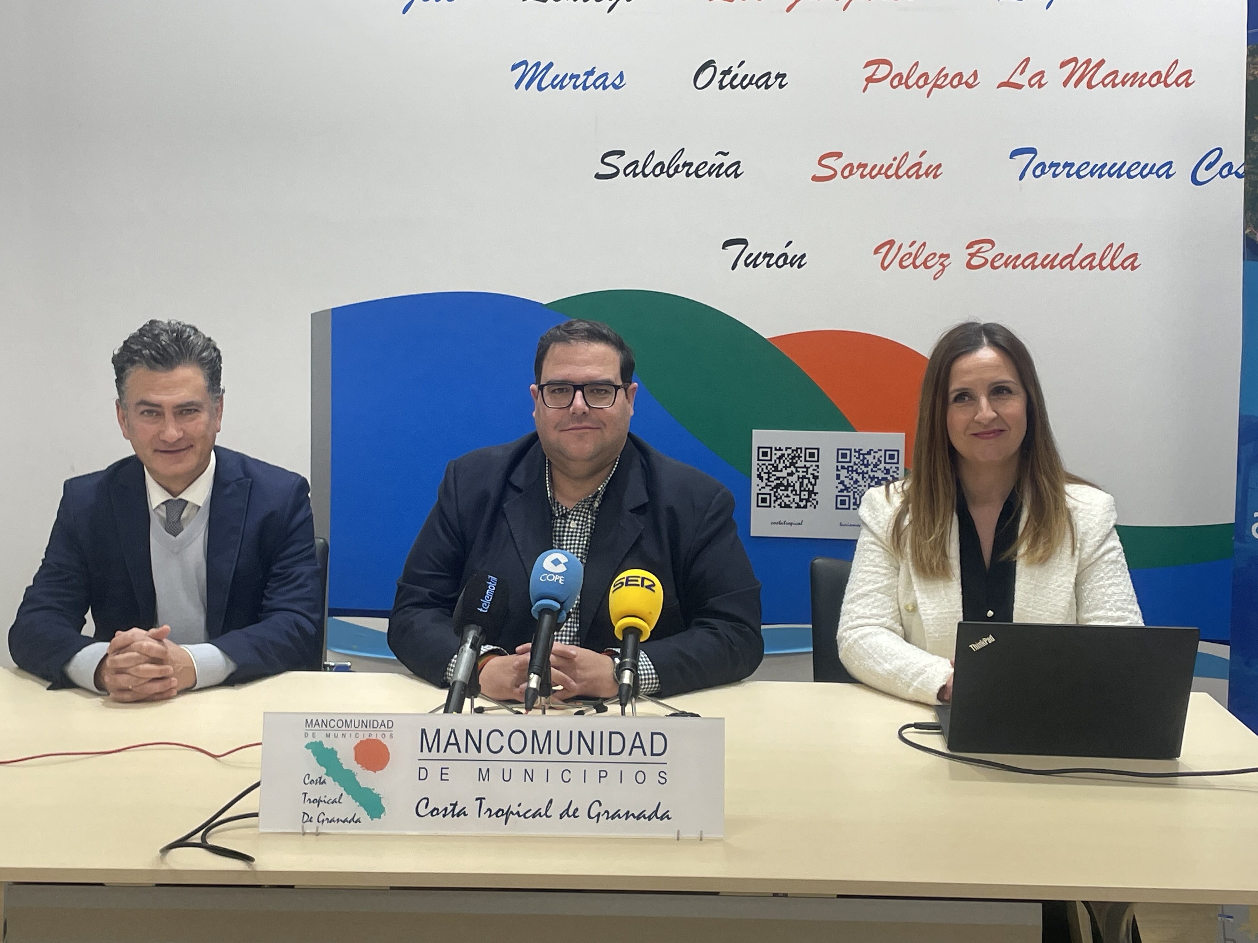 El presidente de la Mancomunidad, Rafael Caballero junto con el gerente de Aguas y Servicios, Alejandro Jurado y Mari Ángeles Liñán