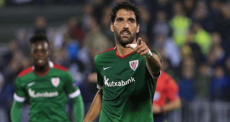 Raúl García celebrando su gol ante el Partizan