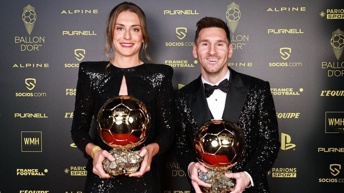 Alexia Putellas y Messi posan con los Balones de Oro 2021