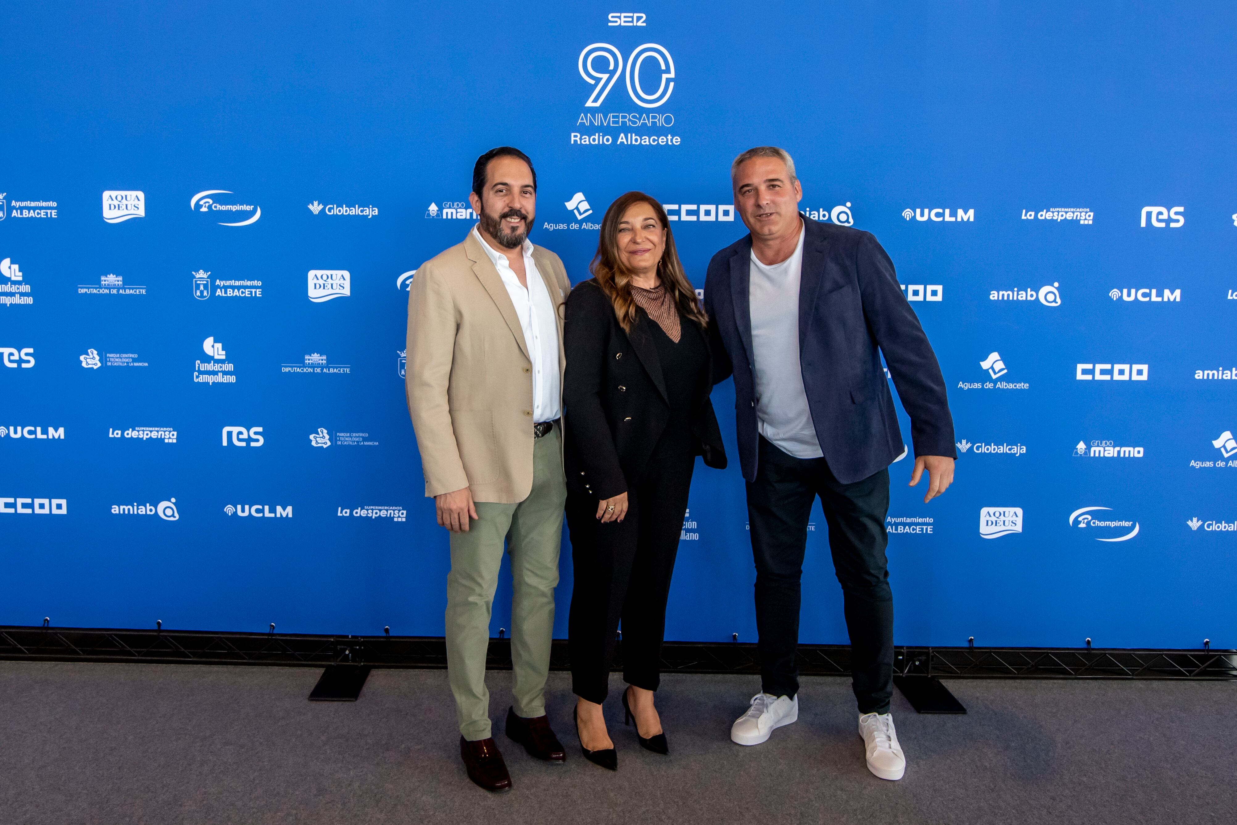 El director técnico y de sistemas de Cadena SER Castilla-La Mancha, Julián Cañadas, la directora de Radio Albacete, Justina Gómez, y el colaborador de Radio Albacete, Emilio Romero.