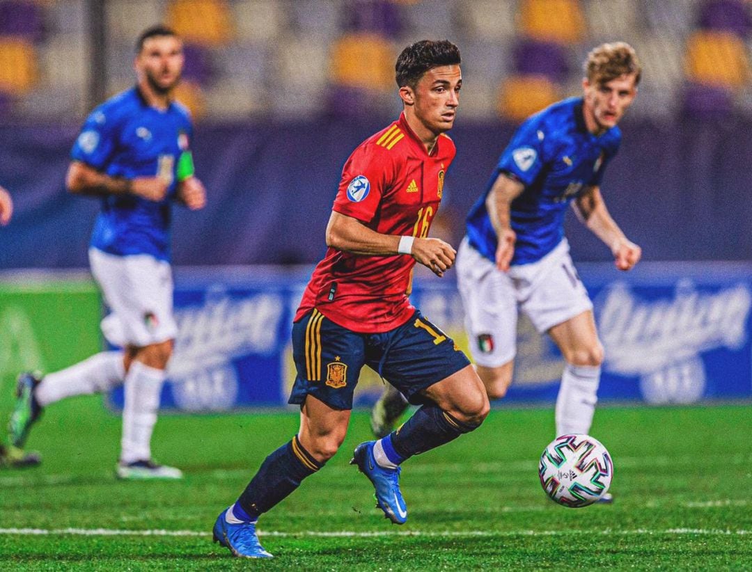 Manu García durante un partido con la sub 21.