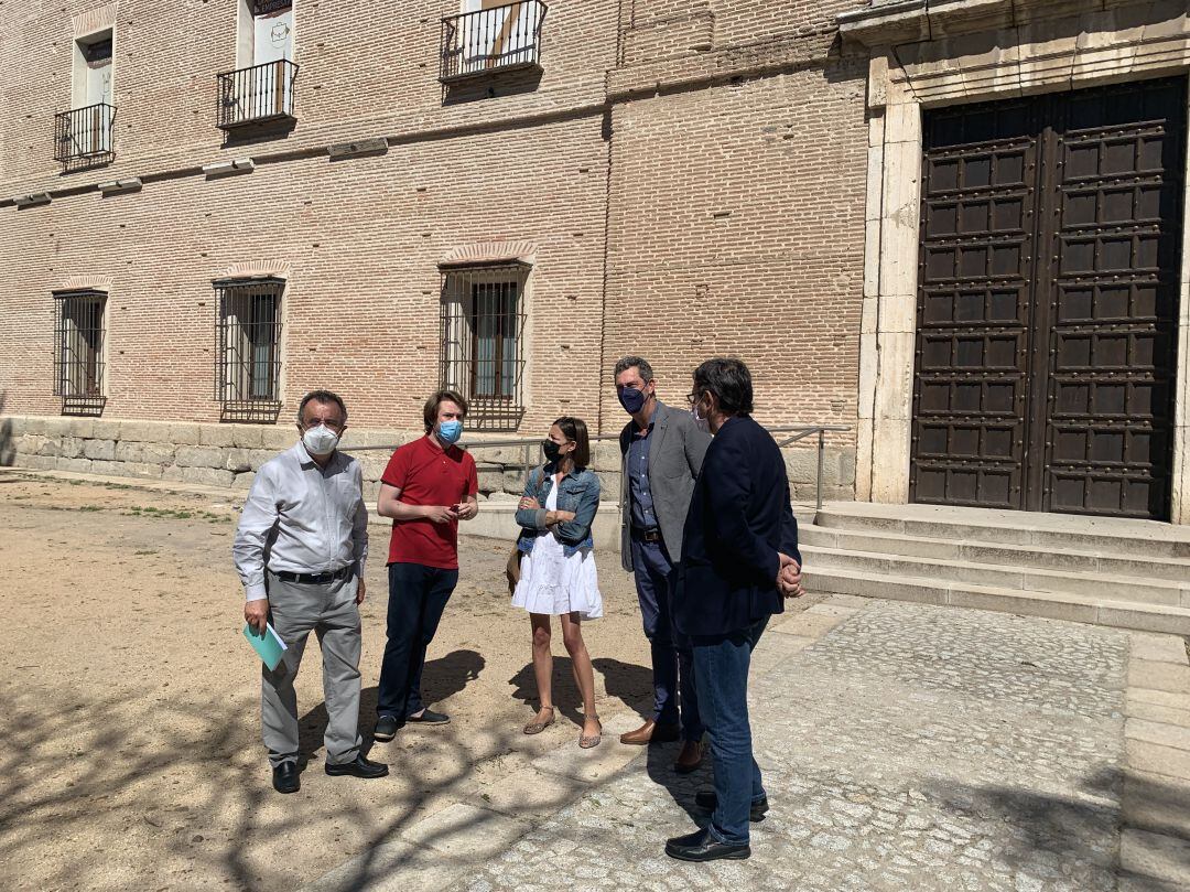 Representantes socialistas denuncian desde el Simón Ruiz el abandono de la Junta