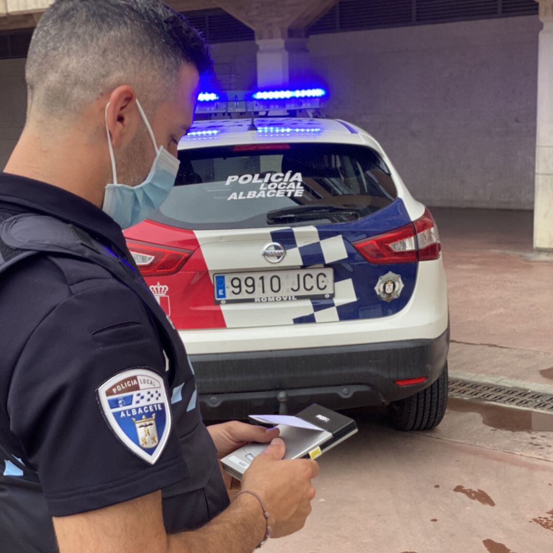 Afortunadamente, solo hay que lamentar daños materiales importantes en los dos vehículos patrulla