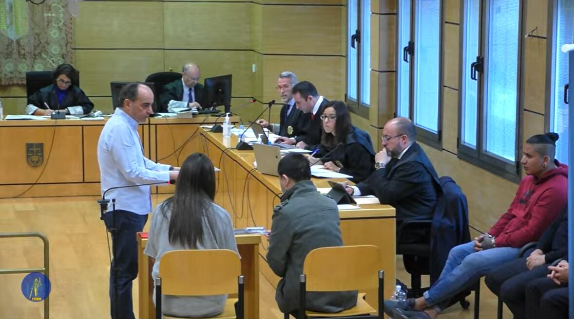 El propietario del bazar chino ha reconocido que el acusado compró una piqueta de cortar carne en el establecimiento