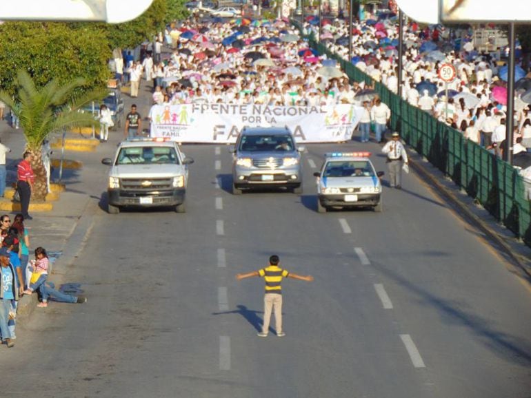 La imagen que representa un grito contra la homofobia