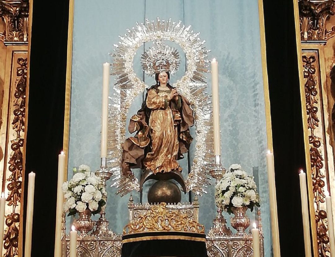 La Pura y Limpia del Postigo en el altar del Monasterio de la Encarnación, donde ha presidido la novena en su honor