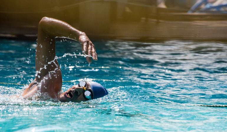 Las obras de la cubierta retráctil de la piscina duraran 8 meses.