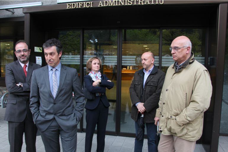 Els membres de la Cambra a la sortida de la reunió amb Govern