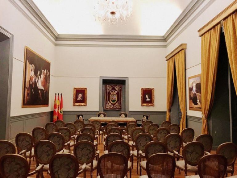 Aspecto de la sala con los cuadros