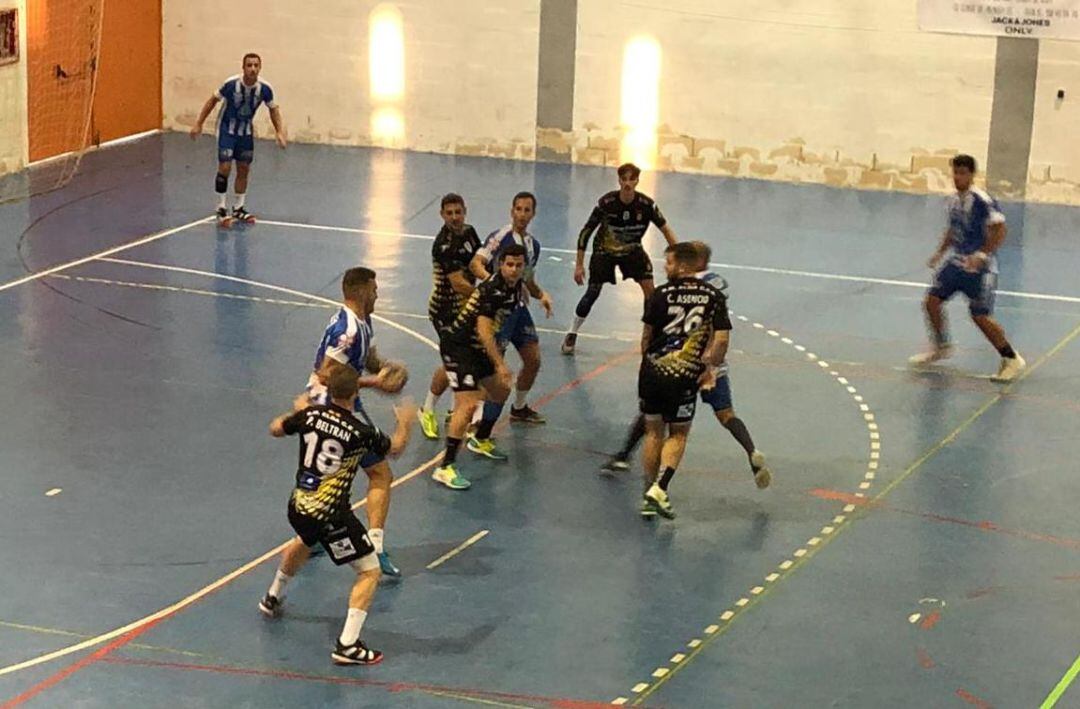 El Bm. Elda - C.E.E. manejó el tiempo del partido y fue muy superior