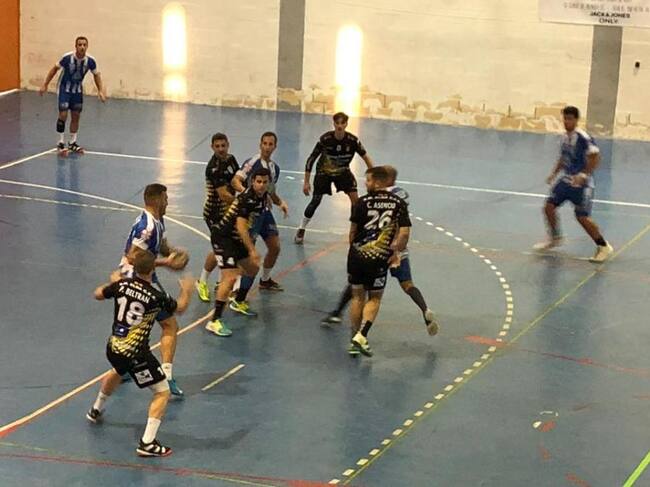 El Bm. Elda - C.E.E. manejó el tiempo del partido y fue muy superior