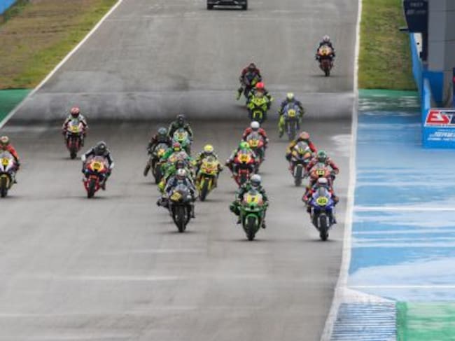 Salida de la carrera de Superbike