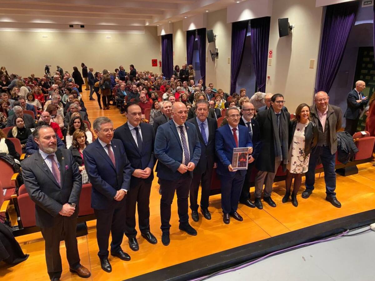 La revista Ánfora Nova presenta el monográfico y la exposición "Literatura y compromiso"