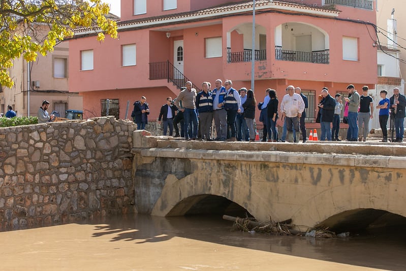 Visita de los representantes del Gobierno de Castilla-La Mancha a Mira (Cuenca).