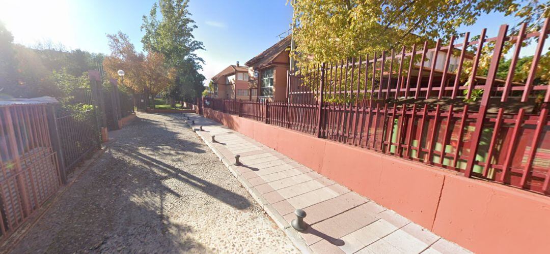 Acceso al Parque Comunidad de Madrid desde la calle Sariñena de Alcobendas