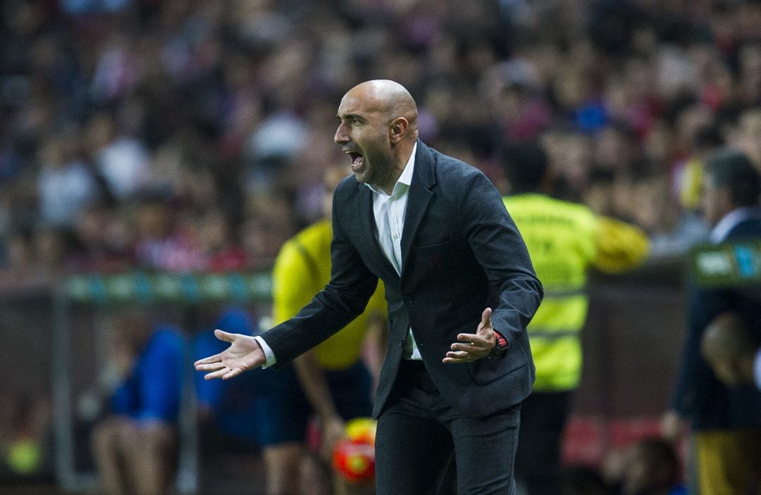 Abelardo Fernández, durante su etapa como entrenador del Sporting.