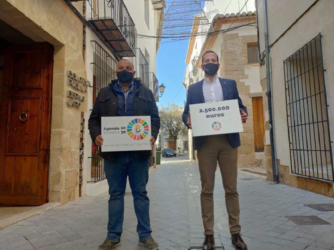 El alcalde, Arturo Poquet (d) y el concejal de Turismo, Jorge Ivars (i).