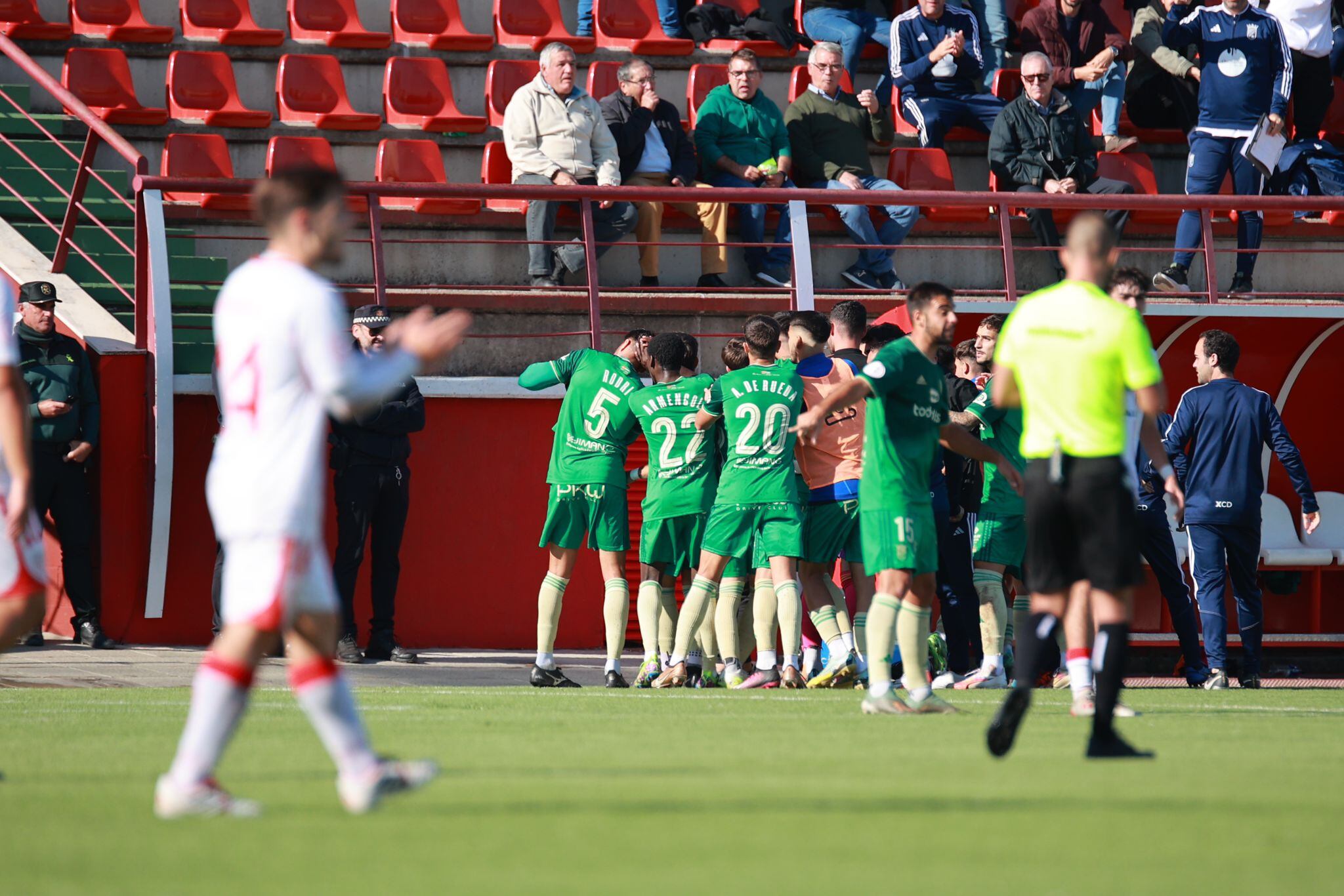 Jugadores del Xerez CD celebrando uno de los goles del partido