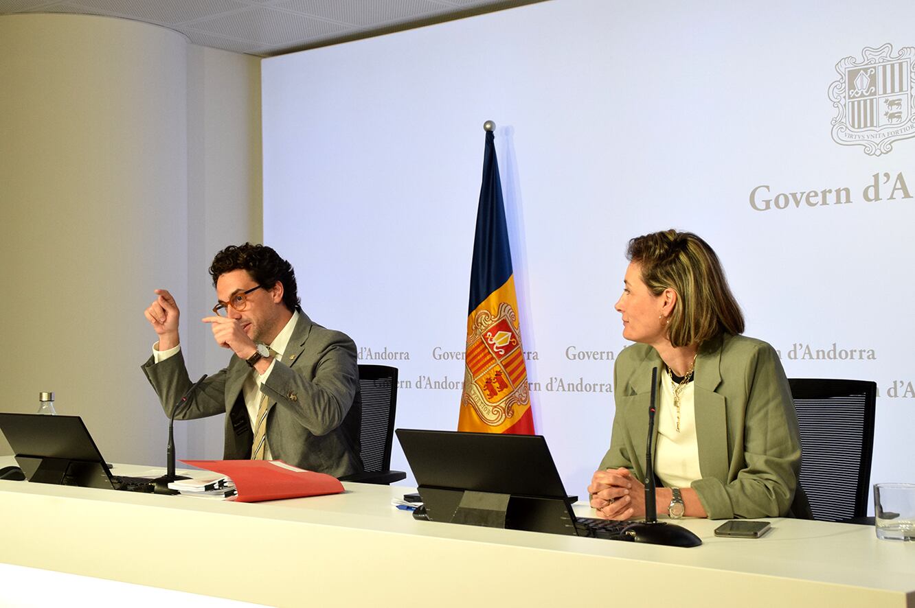 El ministre de Medi Ambient, Agricultura i Ramaderia, Guillem Casal, i la directora del departament de Medi Ambient i Sostenibilitat, Sílvia Ferrer