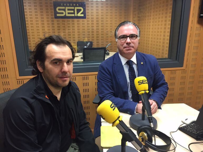 Ángel Martínez (con gafas) reelegido Hermano Mayor de la Cofradía del &quot;Santo Sepulcro&quot;.