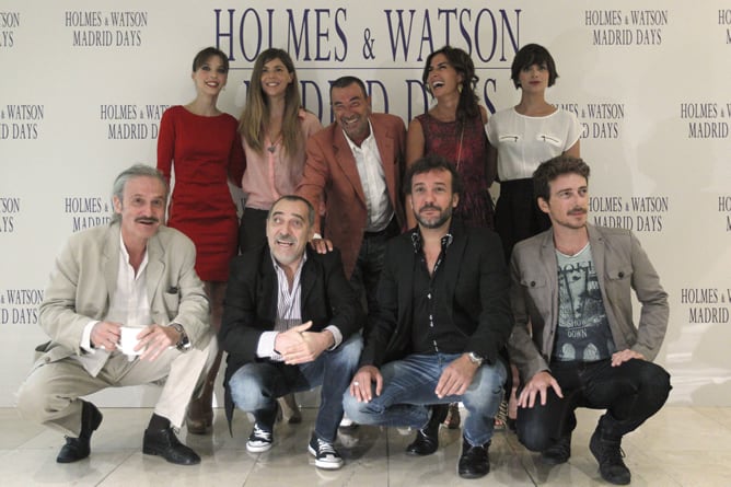 José Luis Garci y el equipo de 'Holmes and Watson. Madrid Days'