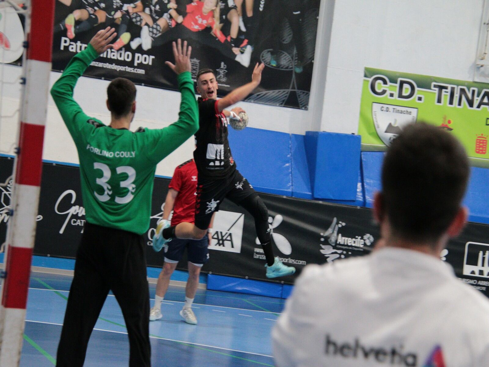 Lanzamiento del Balonmano Lanzarote Ciudad de Arrecife.